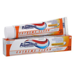 Aquafresh Extreme Clean Whitening Toothpaste 5.6 oz Mint Blast 5.6oz/Tb 